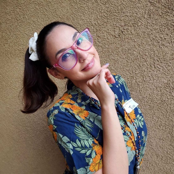 Meet your Posher, Christina - Picture 2 of 4